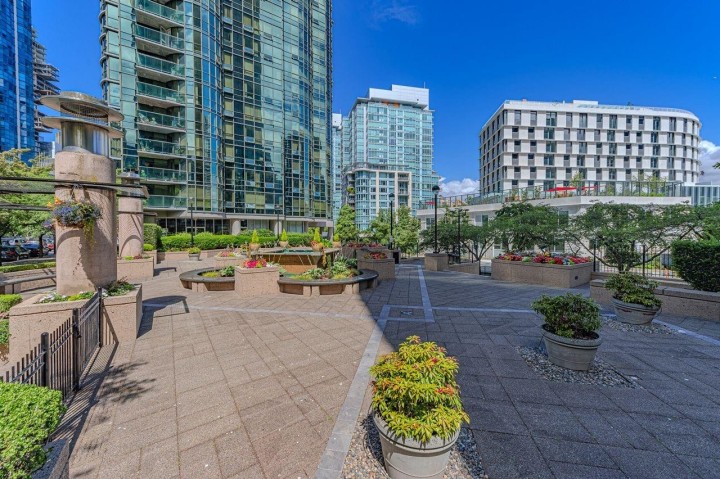 Photo 11 at 1806 - 588 Broughton Street, Coal Harbour, Vancouver West