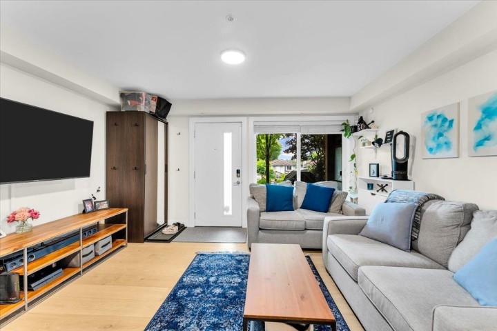 Photo 6 at 4410 Nanaimo Street, Collingwood VE, Vancouver East