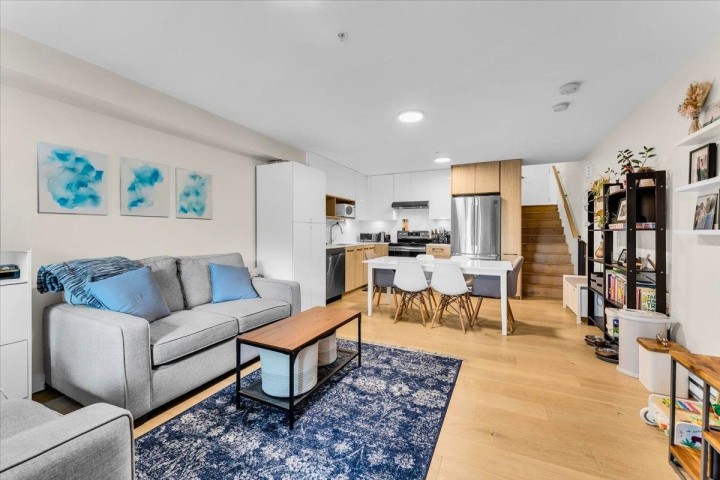 Photo 3 at 4410 Nanaimo Street, Collingwood VE, Vancouver East