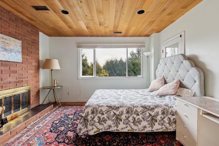 Photo 19 at 556 Ballantree Road, Glenmore, West Vancouver