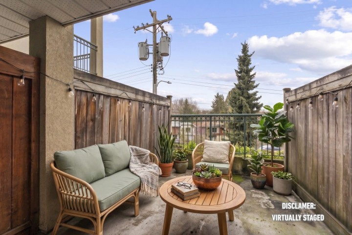 Photo 1 at 202 - 868 Kingsway, Fraser VE, Vancouver East