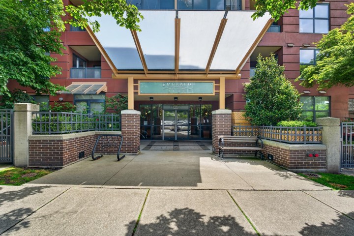 Photo 1 at 208 - 5288 Melbourne Street, Collingwood VE, Vancouver East