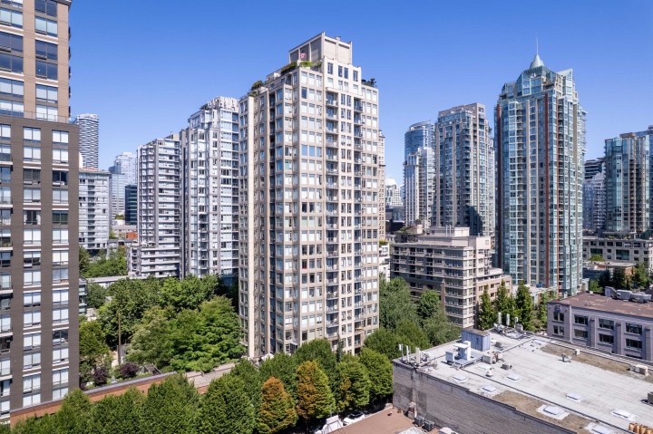 Photo 2 at 802 - 1001 Homer Street, Yaletown, Vancouver West
