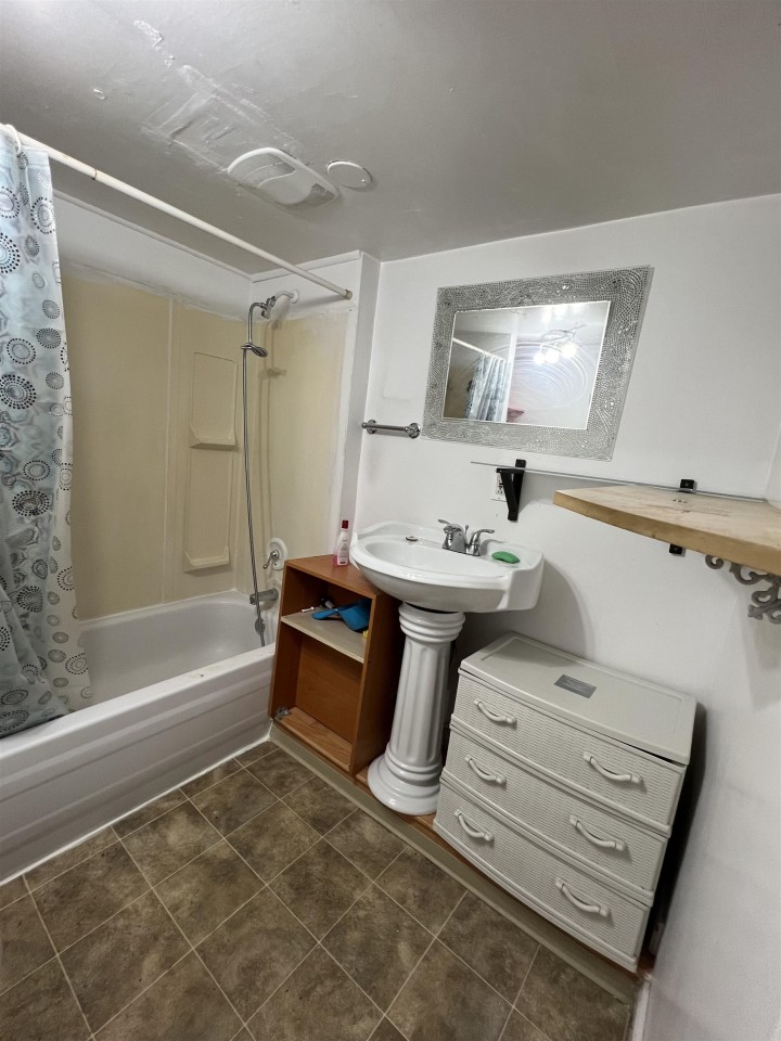 Photo 8 at 4711 Gothard Street, Collingwood VE, Vancouver East