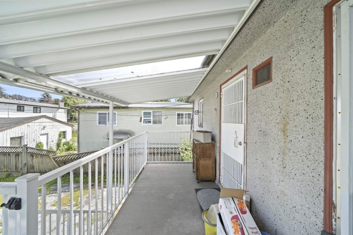 Photo 12 at 942 Nanaimo Street, Renfrew VE, Vancouver East