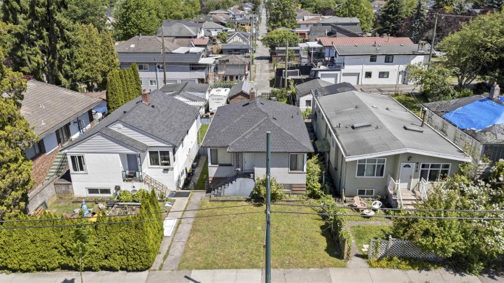 Photo 30 at 942 Nanaimo Street, Renfrew VE, Vancouver East
