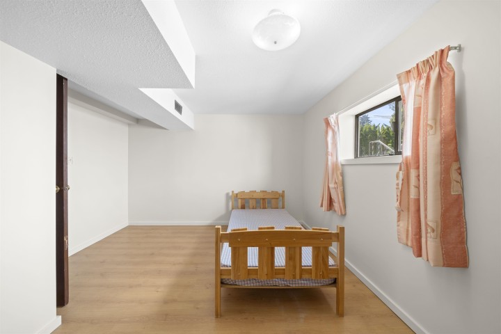 Photo 18 at 942 Nanaimo Street, Renfrew VE, Vancouver East