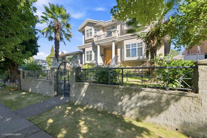 Photo 3 at 1437 E 58th Avenue, Fraserview VE, Vancouver East