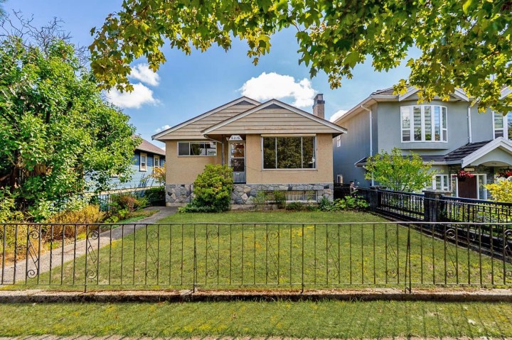 Photo 1 at 6216 Prince Albert Street, Fraser VE, Vancouver East