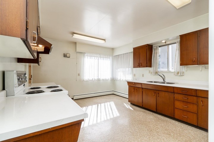 Photo 9 at 6216 Prince Albert Street, Fraser VE, Vancouver East