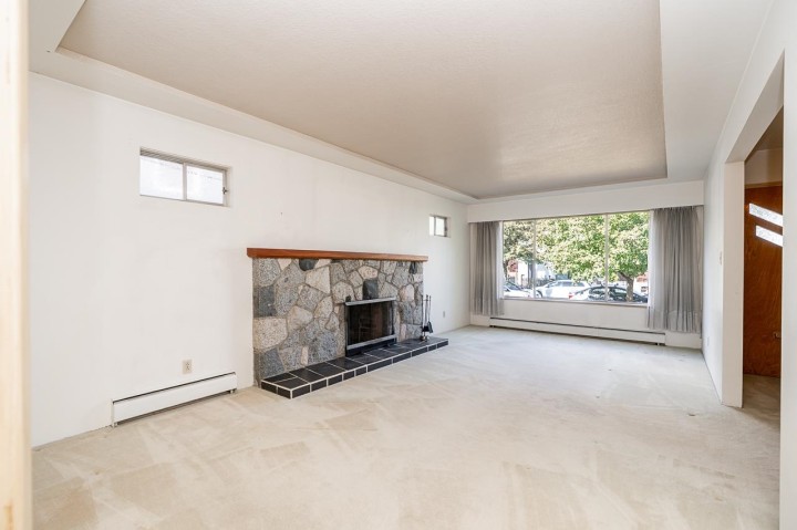 Photo 4 at 6216 Prince Albert Street, Fraser VE, Vancouver East