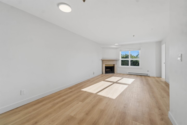 Photo 9 at 306 - 2928 Commercial Drive, Grandview Woodland, Vancouver East