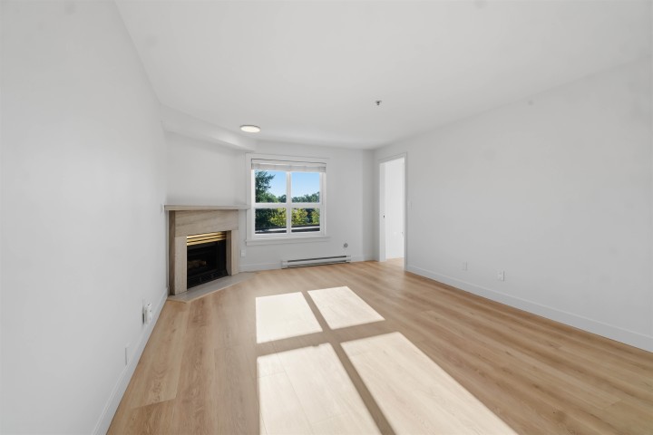 Photo 10 at 306 - 2928 Commercial Drive, Grandview Woodland, Vancouver East
