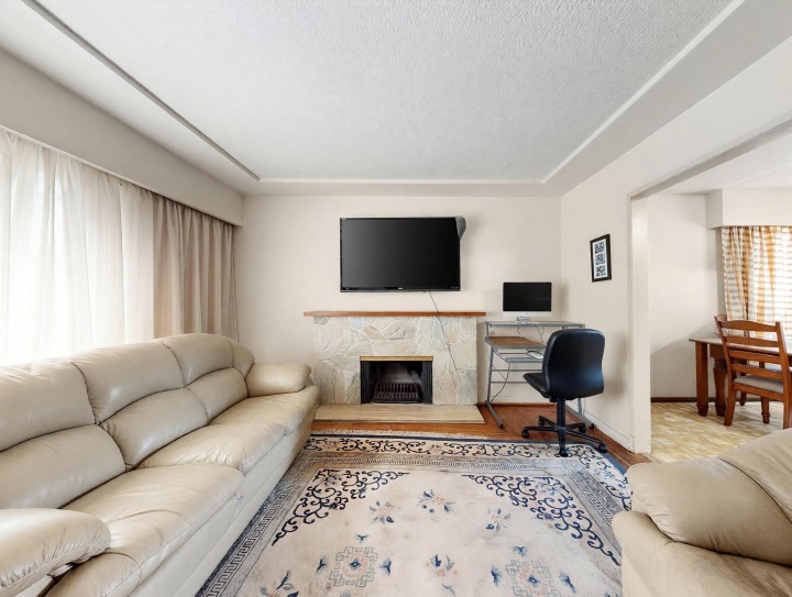 Photo 2 at 6987 Balmoral Street, Killarney VE, Vancouver East