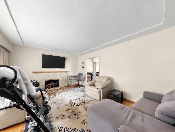 Photo 3 at 6987 Balmoral Street, Killarney VE, Vancouver East