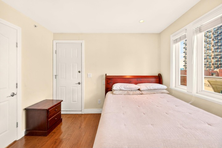 Photo 9 at 5009 Payne Street, Collingwood VE, Vancouver East
