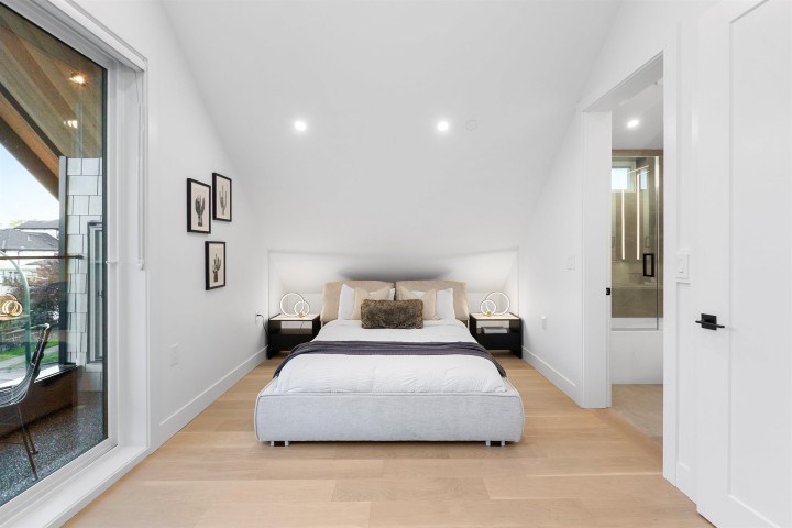Photo 16 at 1 - 2435 Napier Street, Renfrew VE, Vancouver East