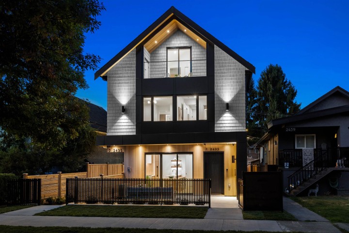 Photo 1 at 1 - 2435 Napier Street, Renfrew VE, Vancouver East