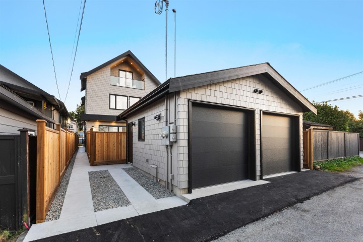 Photo 18 at 1 - 2435 Napier Street, Renfrew VE, Vancouver East
