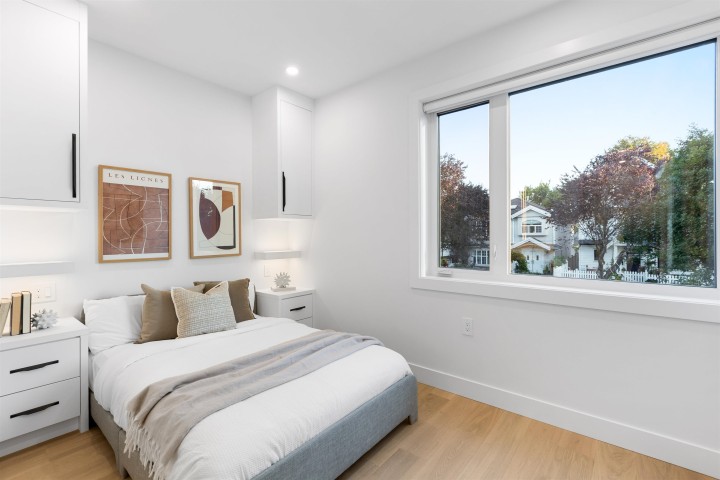 Photo 8 at 1 - 2435 Napier Street, Renfrew VE, Vancouver East