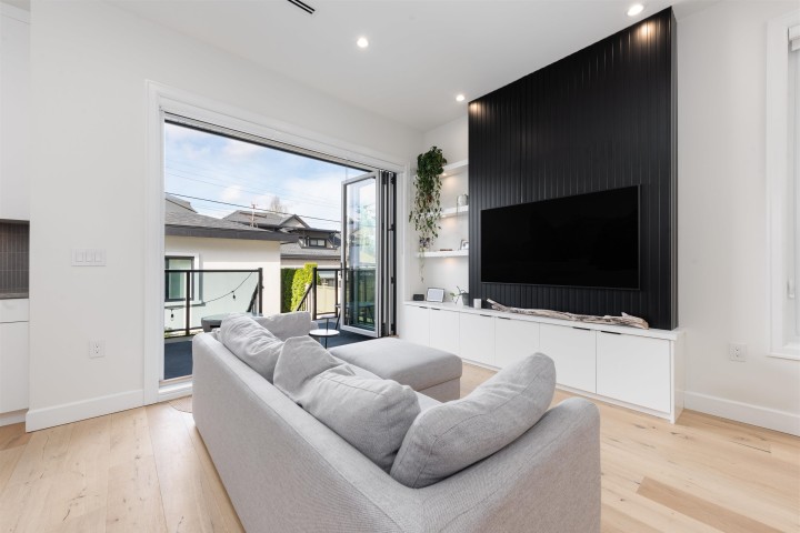 Photo 6 at 5059 Sherbrooke Street, Knight, Vancouver East