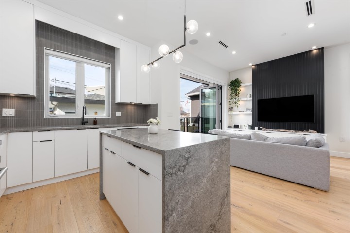 Photo 9 at 5059 Sherbrooke Street, Knight, Vancouver East