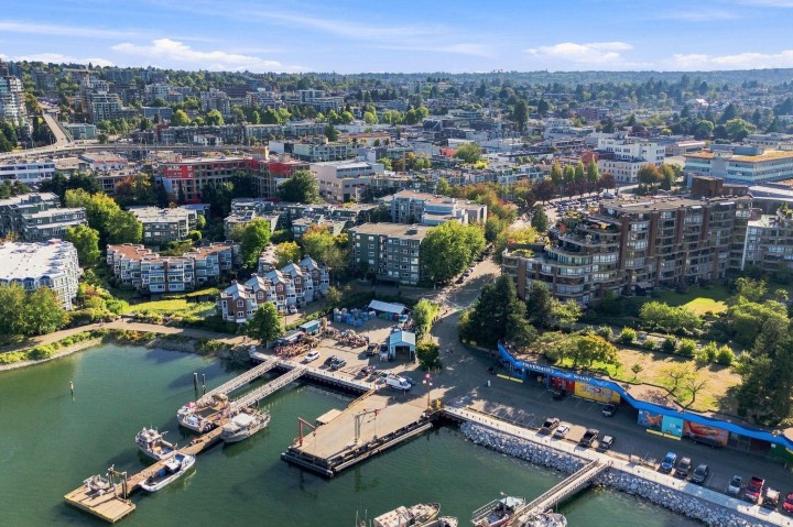 Photo 1 at 105 - 1510 W 1st Avenue, False Creek, Vancouver West