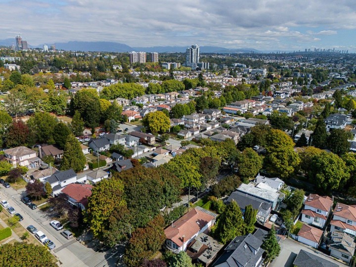 Photo 10 at 970 W 64th Avenue, Marpole, Vancouver West