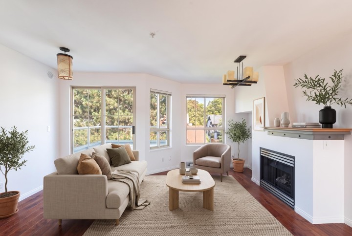 Photo 5 at 34 - 2375 W Broadway, Kitsilano, Vancouver West