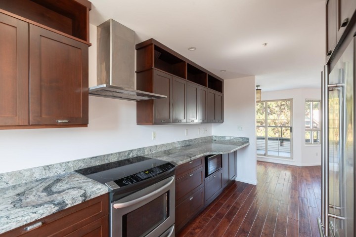 Photo 14 at 34 - 2375 W Broadway, Kitsilano, Vancouver West