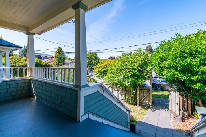 Photo 3 at 816 E 30th Avenue, Fraser VE, Vancouver East