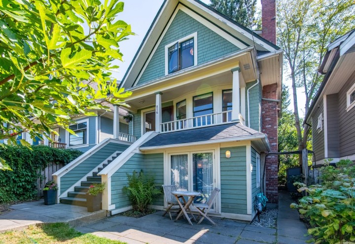 Photo 1 at 816 E 30th Avenue, Fraser VE, Vancouver East