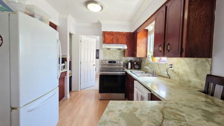 Photo 2 at 5075 Payne Street, Collingwood VE, Vancouver East