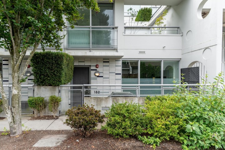 Photo 3 at 182 E 17th Avenue, Main, Vancouver East