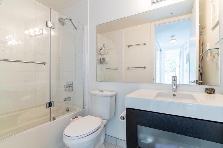 Photo 24 at 182 E 17th Avenue, Main, Vancouver East