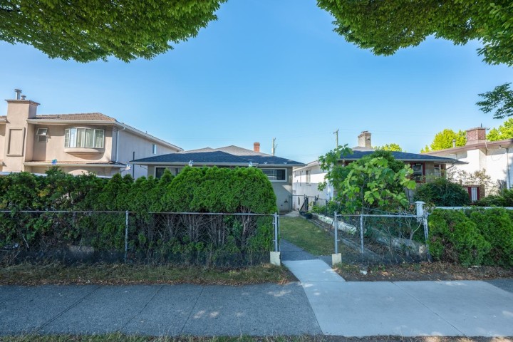 Photo 4 at 1315 E 33rd Avenue, Knight, Vancouver East