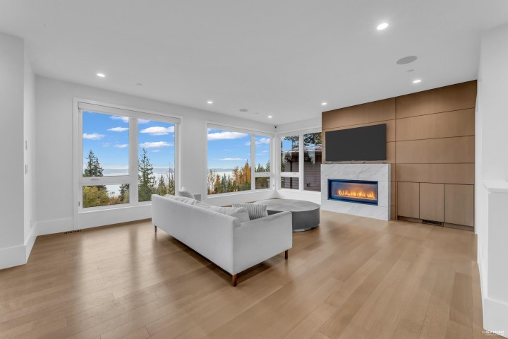 Photo 11 at 3018 Burfield Place, Cypress Park Estates, West Vancouver