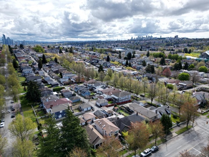 Photo 27 at 2150 Nanaimo Street, Renfrew VE, Vancouver East
