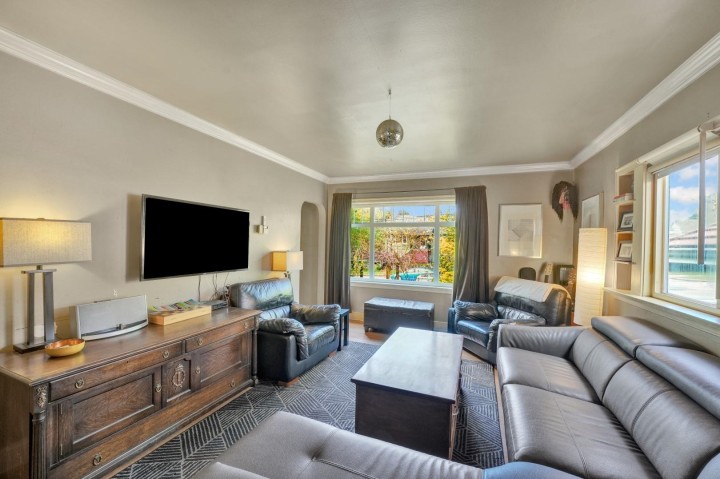 Photo 3 at 2150 Nanaimo Street, Renfrew VE, Vancouver East