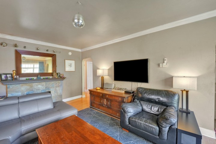 Photo 4 at 2150 Nanaimo Street, Renfrew VE, Vancouver East