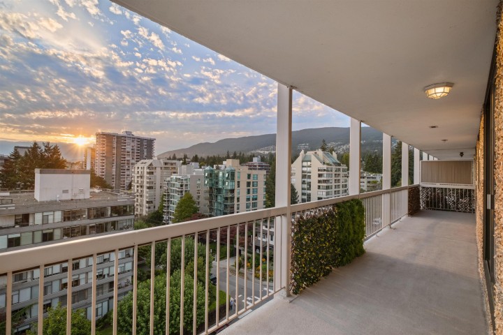 Photo 3 at 902 - 1390 Duchess Avenue, Ambleside, West Vancouver