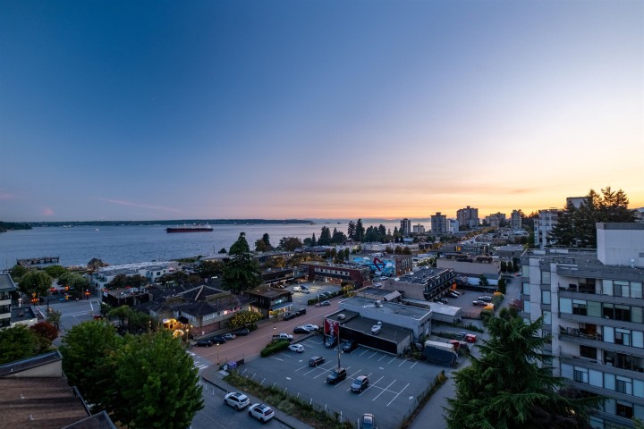 Photo 1 at 902 - 1390 Duchess Avenue, Ambleside, West Vancouver