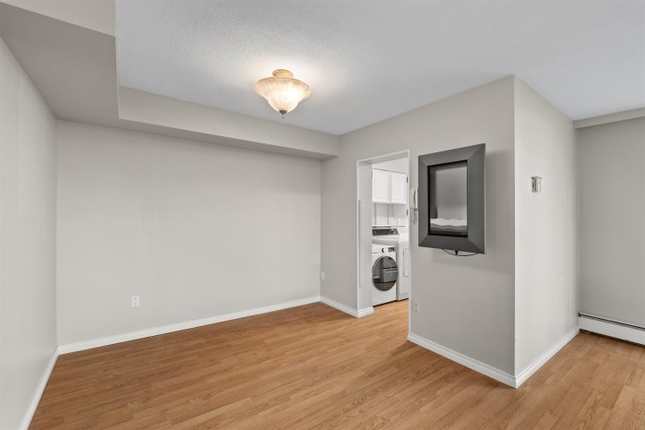 Photo 9 at 902 - 1390 Duchess Avenue, Ambleside, West Vancouver