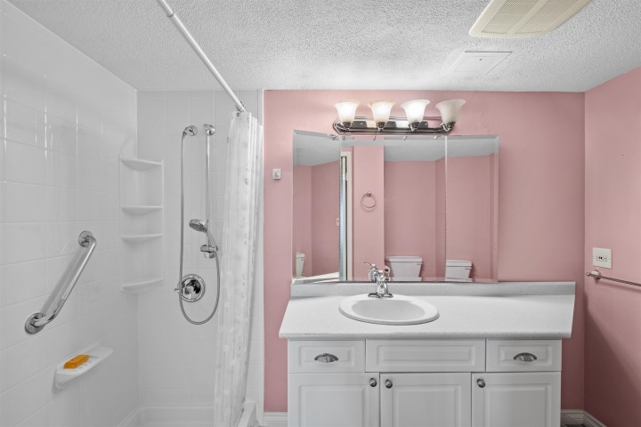 Photo 18 at 902 - 1390 Duchess Avenue, Ambleside, West Vancouver