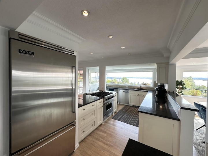 Photo 12 at 2390 Palmerston Avenue, Dundarave, West Vancouver