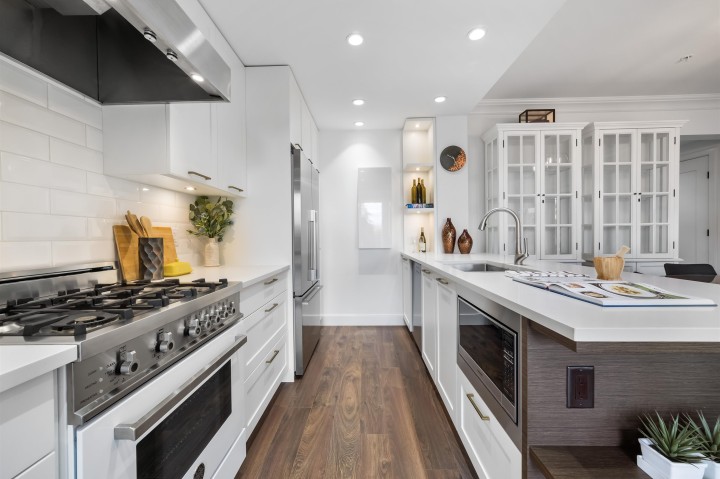 Photo 9 at 305 - 168 E 35th Avenue, Main, Vancouver East