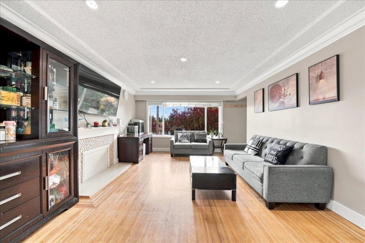 Photo 6 at 4820 Moss Street, Collingwood VE, Vancouver East