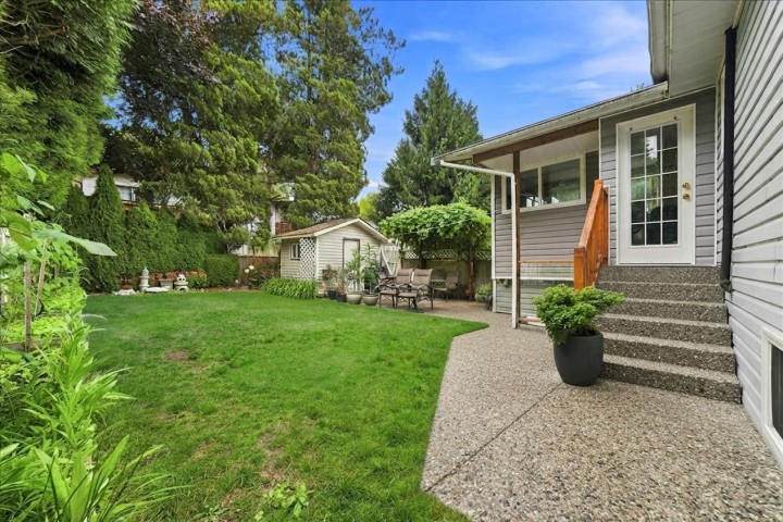 Photo 3 at 4820 Moss Street, Collingwood VE, Vancouver East