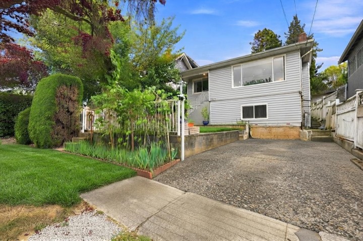 Photo 1 at 4820 Moss Street, Collingwood VE, Vancouver East