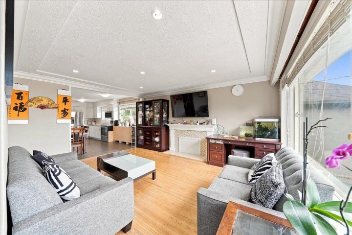 Photo 9 at 4820 Moss Street, Collingwood VE, Vancouver East
